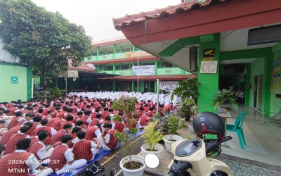 Merajut Silaturahmi Pasca Ramadhan: MTsN 1 Jakarta Mengadakan Halal Bi Halal